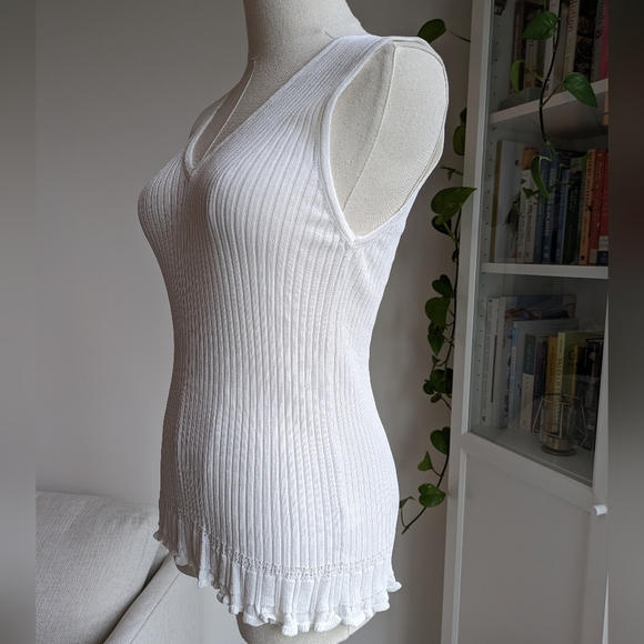 Morgano Sleeveless Ribbed Tank - Picture 3 of 10